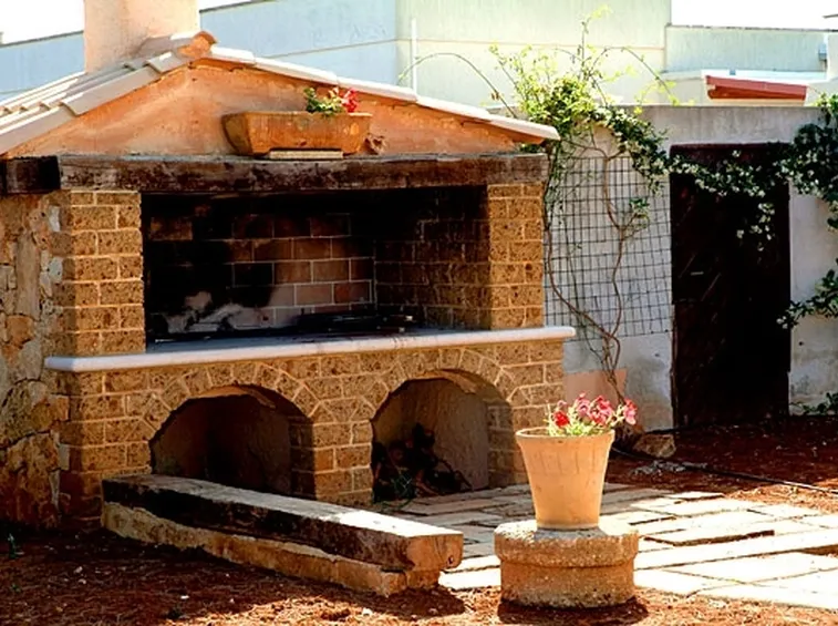Forno con barbecue esterno