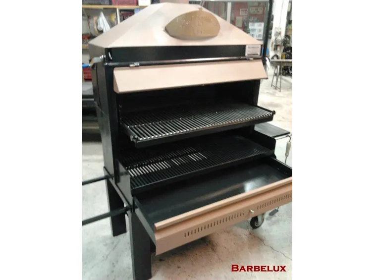 Ampio barbecue a legna