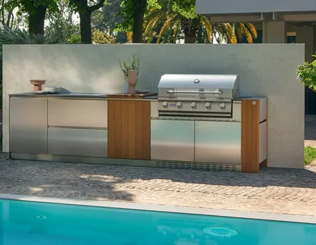 Perché la pulizia di fine stagione conta, e quando conviene farla (foto Barbecue Aster Cucine Outdoor lineare)