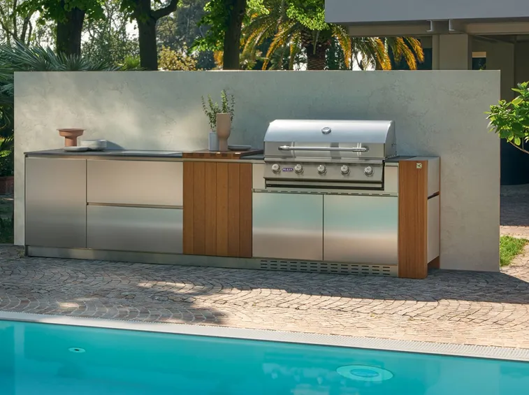 Perché la pulizia di fine stagione conta, e quando conviene farla (foto Barbecue Aster Cucine Outdoor lineare)