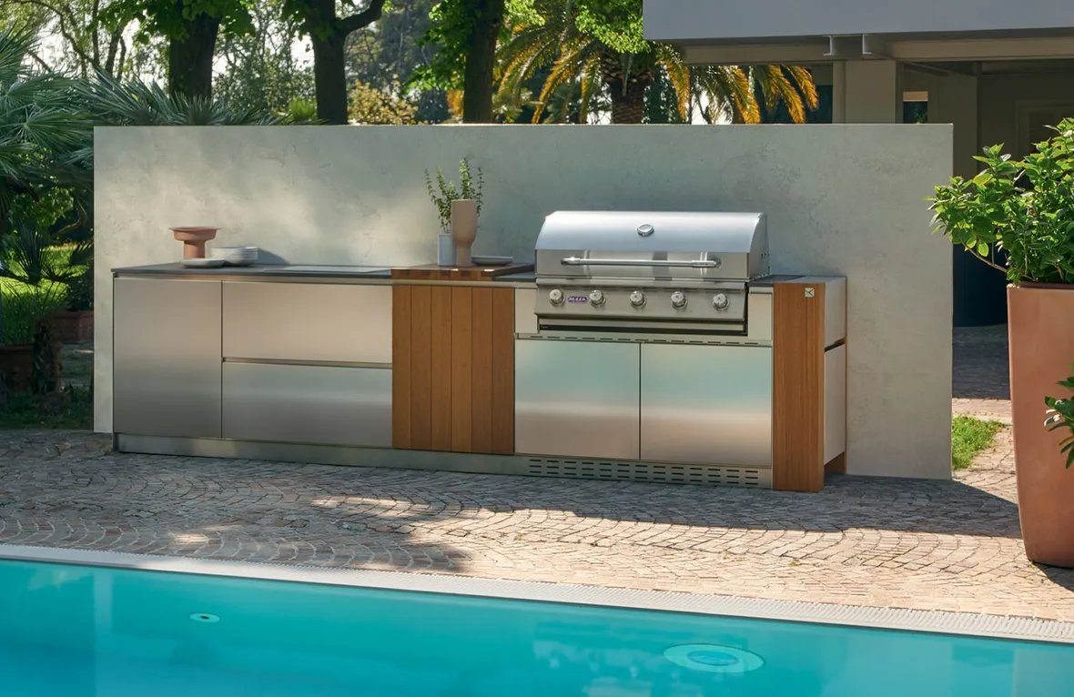 Perché la pulizia di fine stagione conta, e quando conviene farla (foto Barbecue Aster Cucine Outdoor lineare)