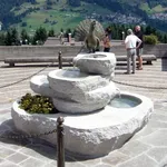 Moderna fontana in pietra da giardino