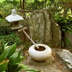 Fontana in un giardino zen