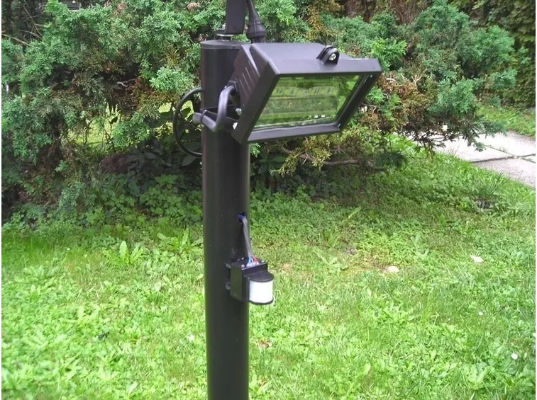 Faretto fotovoltaico da giardino