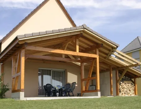 Tettoia in legno lamellare