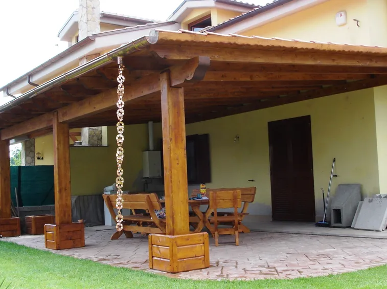 Tettoia in legno