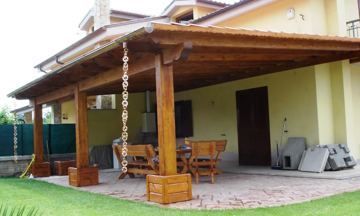 Tettoia in legno