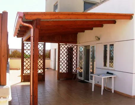 Copertura in legno per terrazza all’aperto