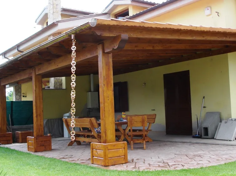 Tettoia in legno