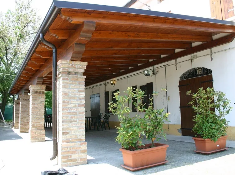 Tettoia in legno