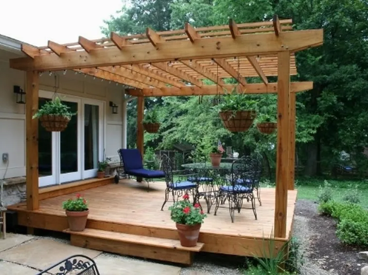 Esempio pergola addossata