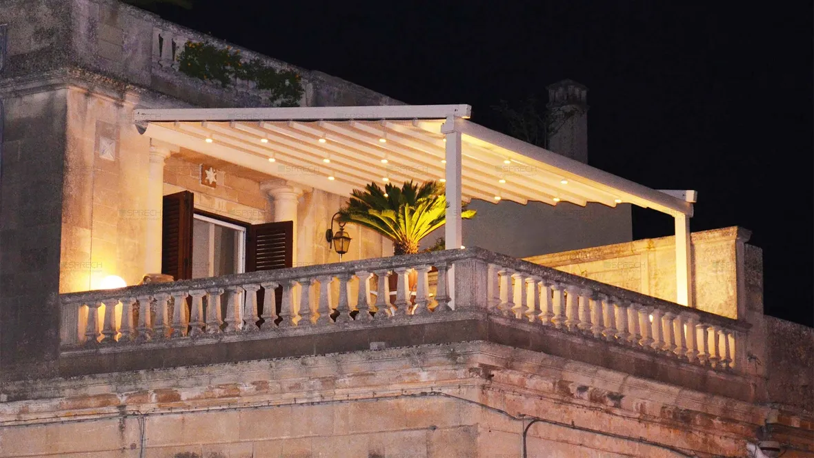 Sì, ma non da sola: cosa fanno le lamelle quando arriva il freddo (foto Pergola Venere)