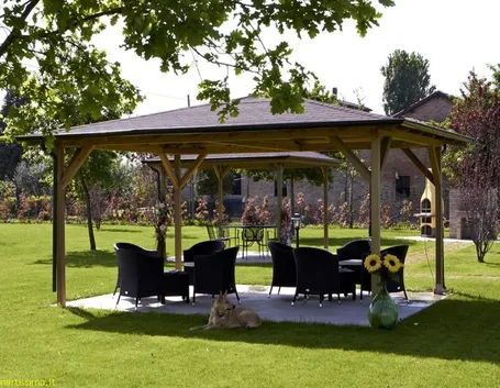 Parco con gazebo
