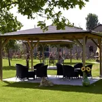 Parco con gazebo