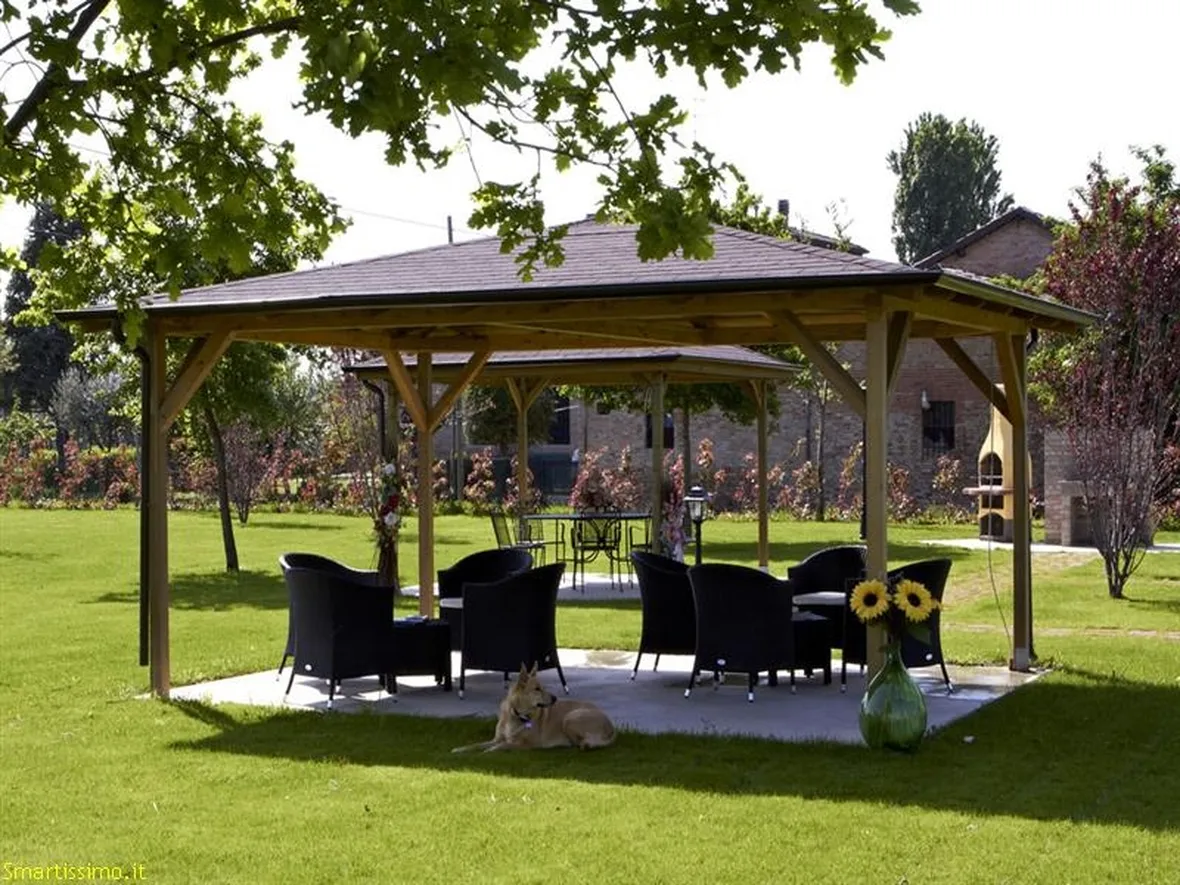 Parco con gazebo