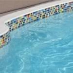 piscina con bordo.