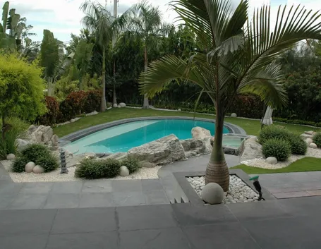 piscina in giardino.