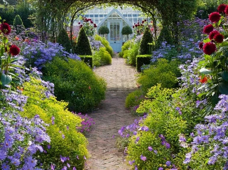 Giardino con serra
