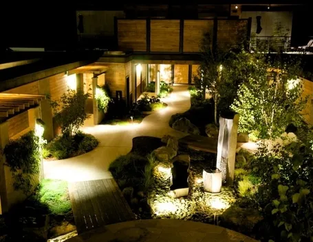 Esempio di giardino illuminato