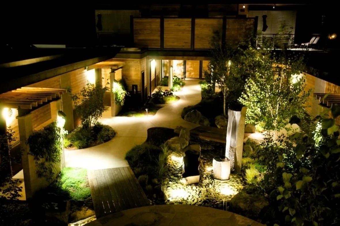 Esempio di giardino illuminato