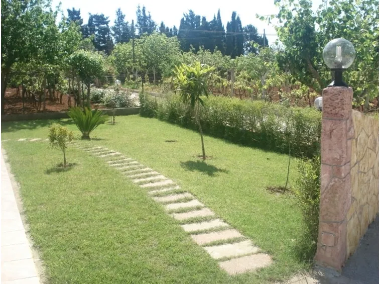 Vialetto in lastre di calcestruzzo