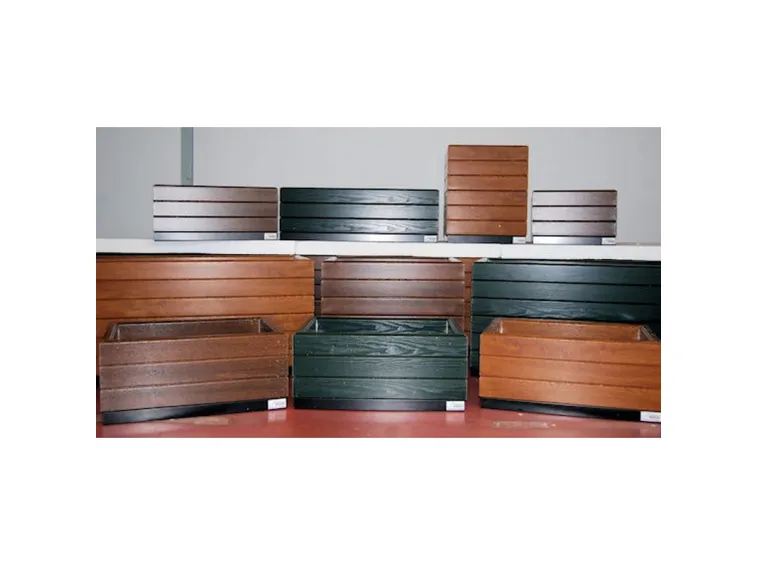 Fioriere in pvc tinta legno