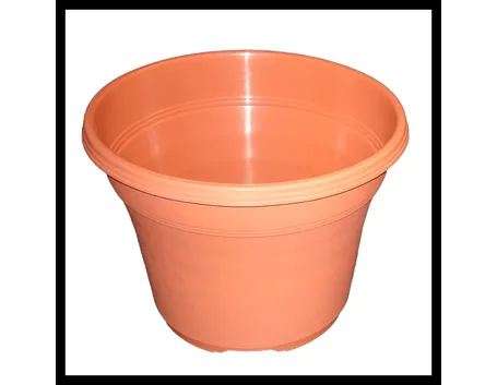 Esempio di vaso in plastica color terracotta