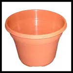 Esempio di vaso in plastica color terracotta