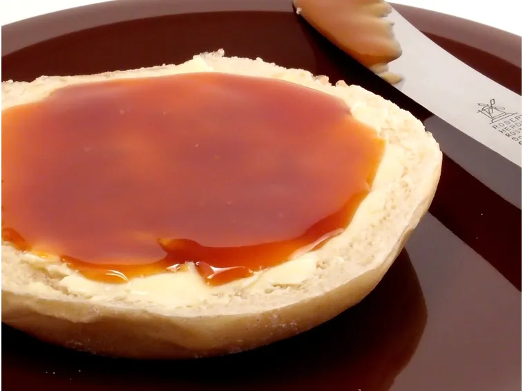 Marmellata ottenuta dalle bacche della rosa canina