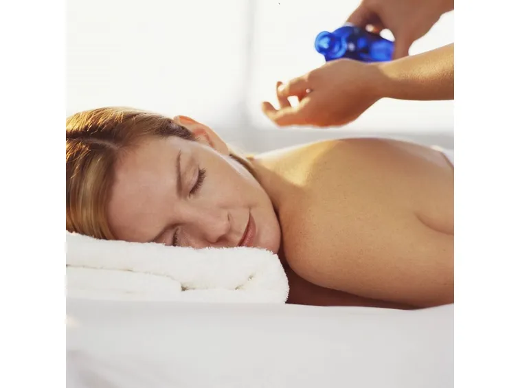 Massaggi con oli essenziali