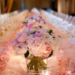 Decori floreali per ricevimento. Foto presa da bridalguide.com