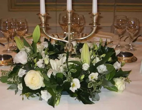 Composizione di fiori per un tavolo nuziale