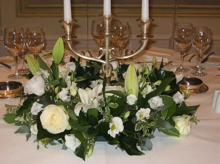 Composizione di fiori per un tavolo nuziale