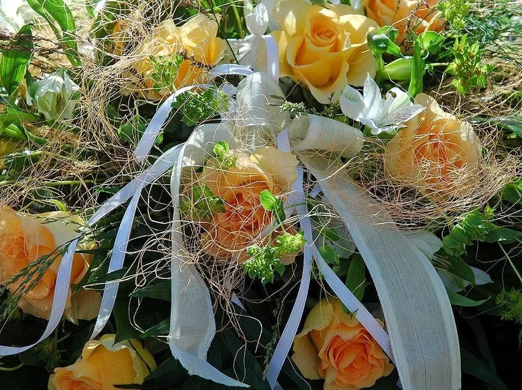 Composizione floreale con rose