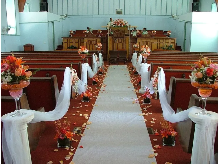 Chiesa allestita per un matrimonio