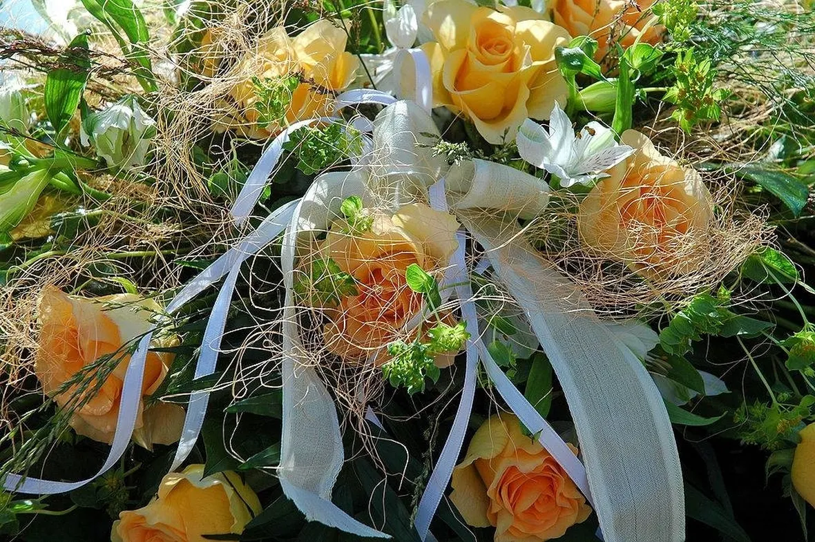 Composizione floreale con rose