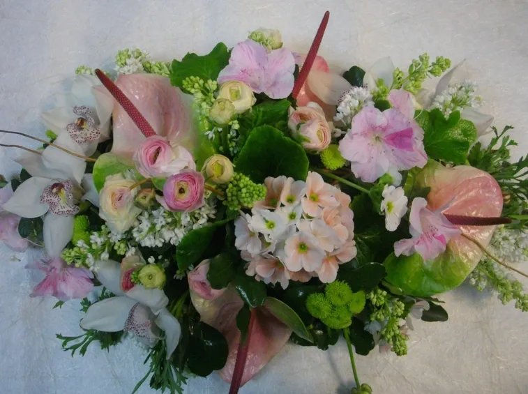 Composizione floreale con vari fiori
