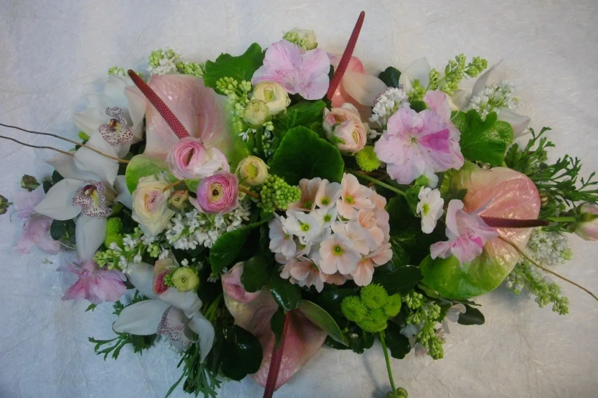 Composizione floreale con vari fiori