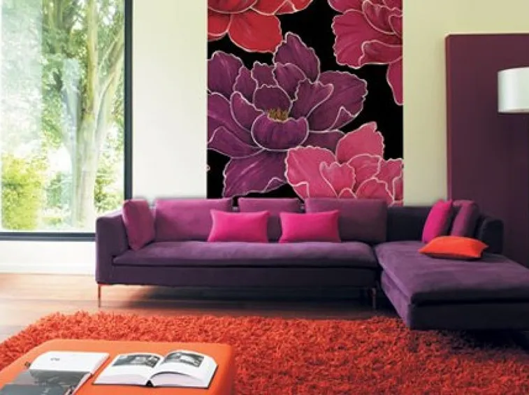 Salotto con quadro floreale