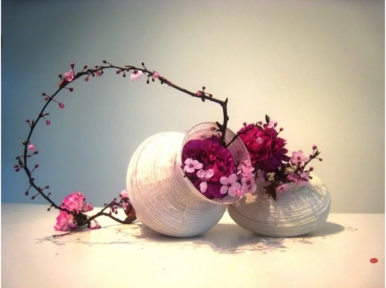 Ikebana con fiori di pesco