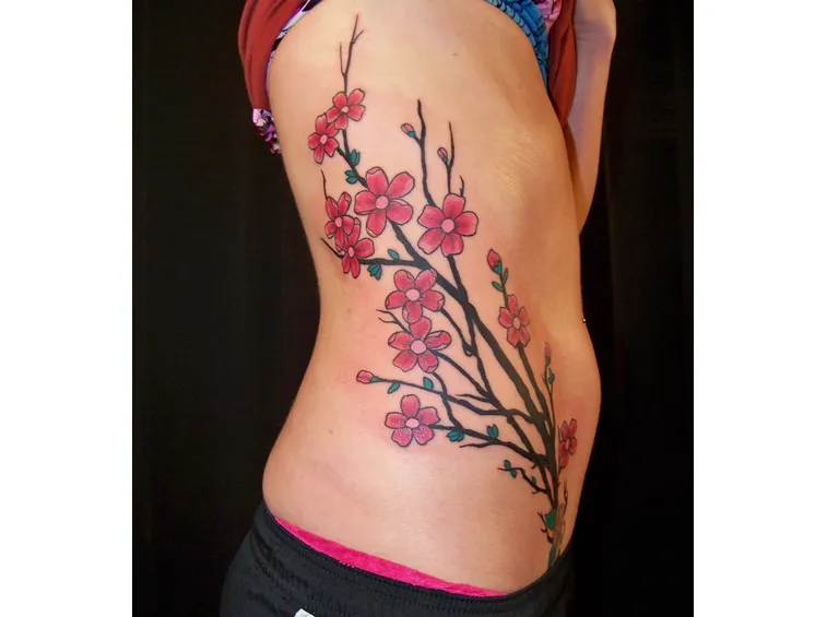 tatuaggio fiore di ciliegio