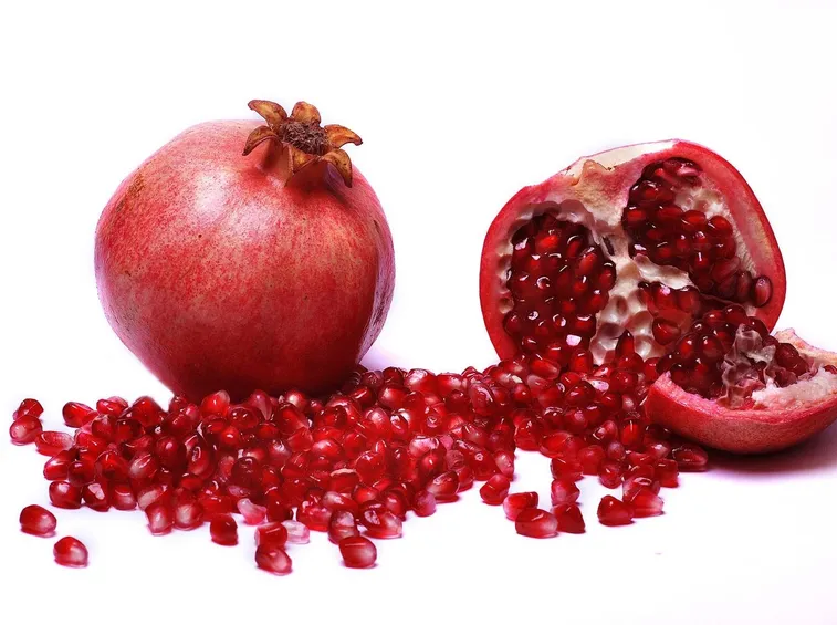 Tra le varietà dei frutti minori, il melograno è una delle più resistenti agli agenti atmosferici