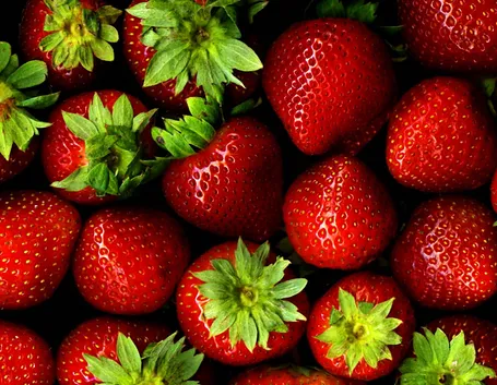 La fragola: un frutto dal colore rosso vivace