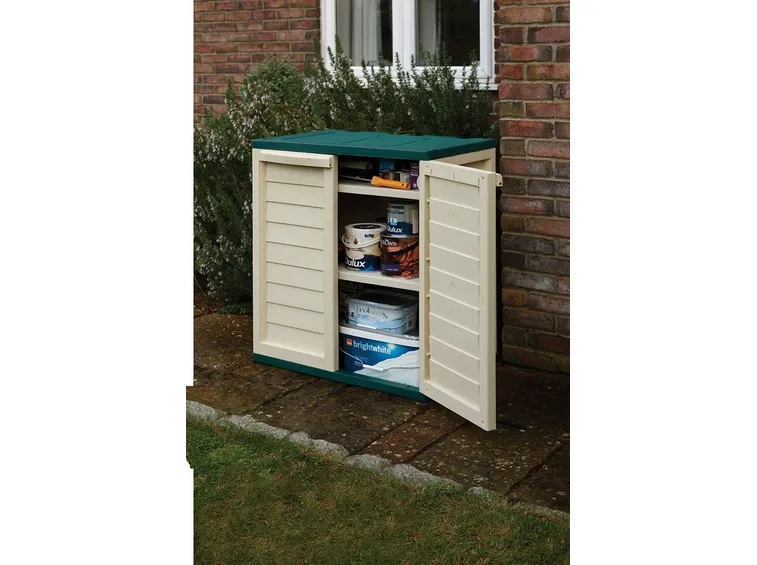 Armadio da esterno in plastica Fonte: www.diyshop.com