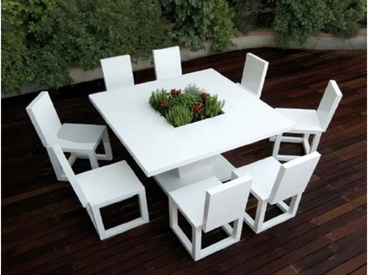 Arredo per giardino in plastica