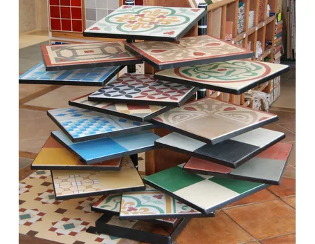 Piastrelle colorate esposizione