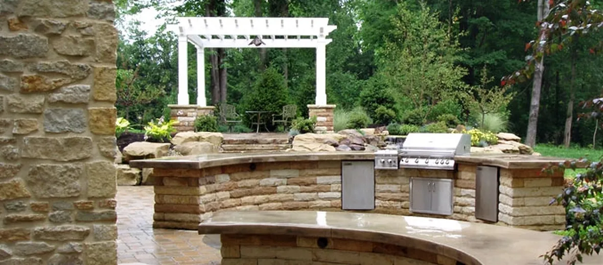 Cucina outdoor con barbecue