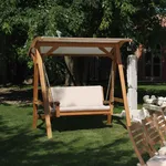 Dondolo in legno con cuscini