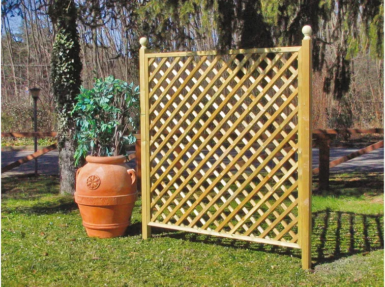 Griglia in legno da giardino