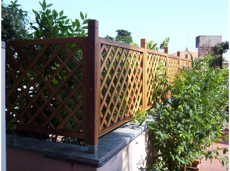 Griglie in legno da giardino